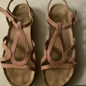 NAOT DORITH SANDAL - 38